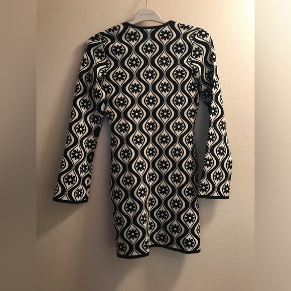 Finders keepers Quinn knit long sleeve slight bell sleeve - Picture 6 of 6